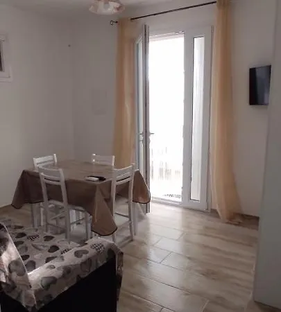 Vistamare2: Beachfront Retreat With Bbq And Exclusive Parking Torre Pali