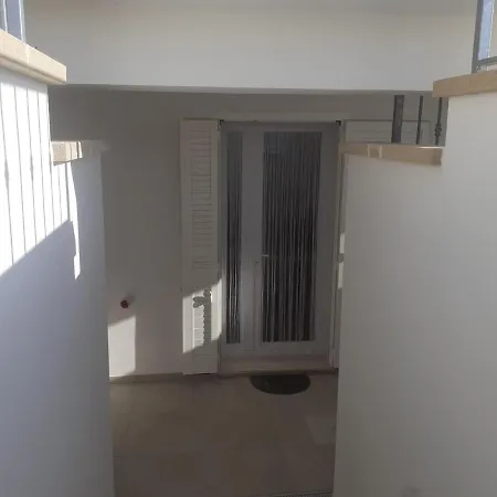 Vistamare2: Beachfront Retreat With Bbq And Exclusive Parking Apartment Torre Pali